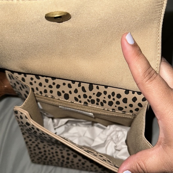 Universal Thread leopard Crossbody bag - Picture 4 of 5